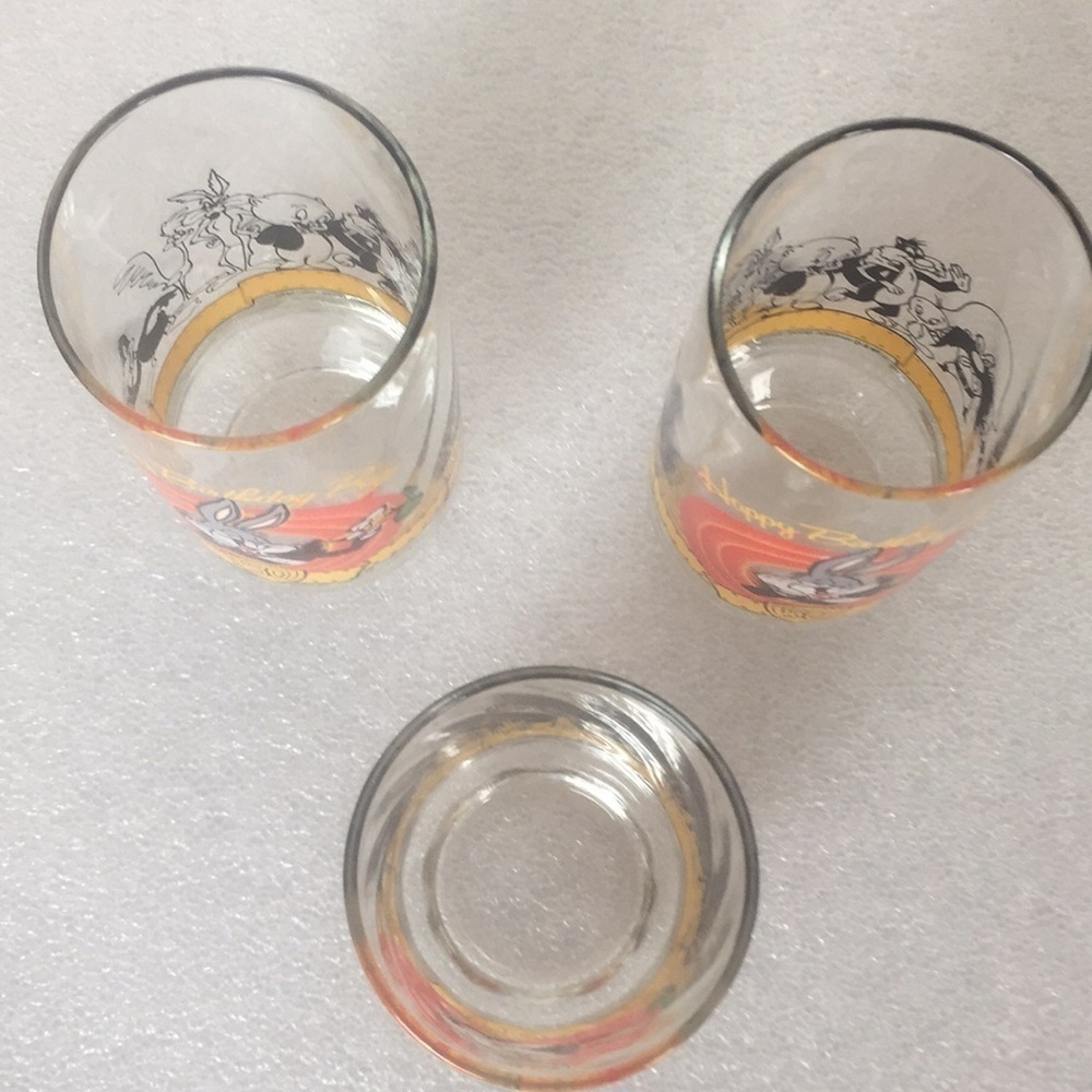 Set of 3 vintage Happy Birthday Bugs glasses. - Picture 2 of 6